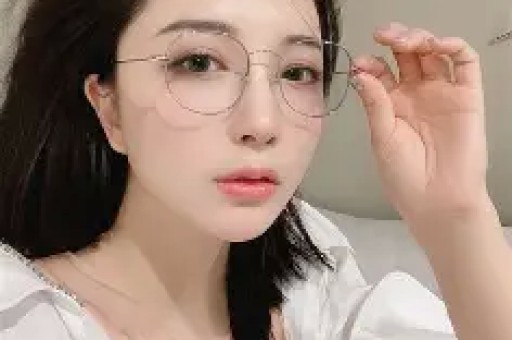 渣男汤普森被曝再度出轨 女友社媒怒斥其戏太足