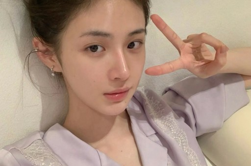 内娱清纯女星偷闯日本拍艳情片被网友当场撞破
