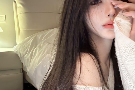 曝叶祖新恋情！带美女与友人聚餐拍打女友臀部很亲密早已同居