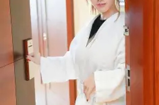 陪玩陪睡仅开胃菜！继50多岁不放过后 又一男星自爆被富婆潜规则
