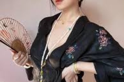 二字功夫巨星老婆出轨风波升级！网友再扒蛛丝马迹男小三引争议